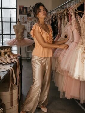 AGB Peach Ruffle Lace Front Top Women's Medium